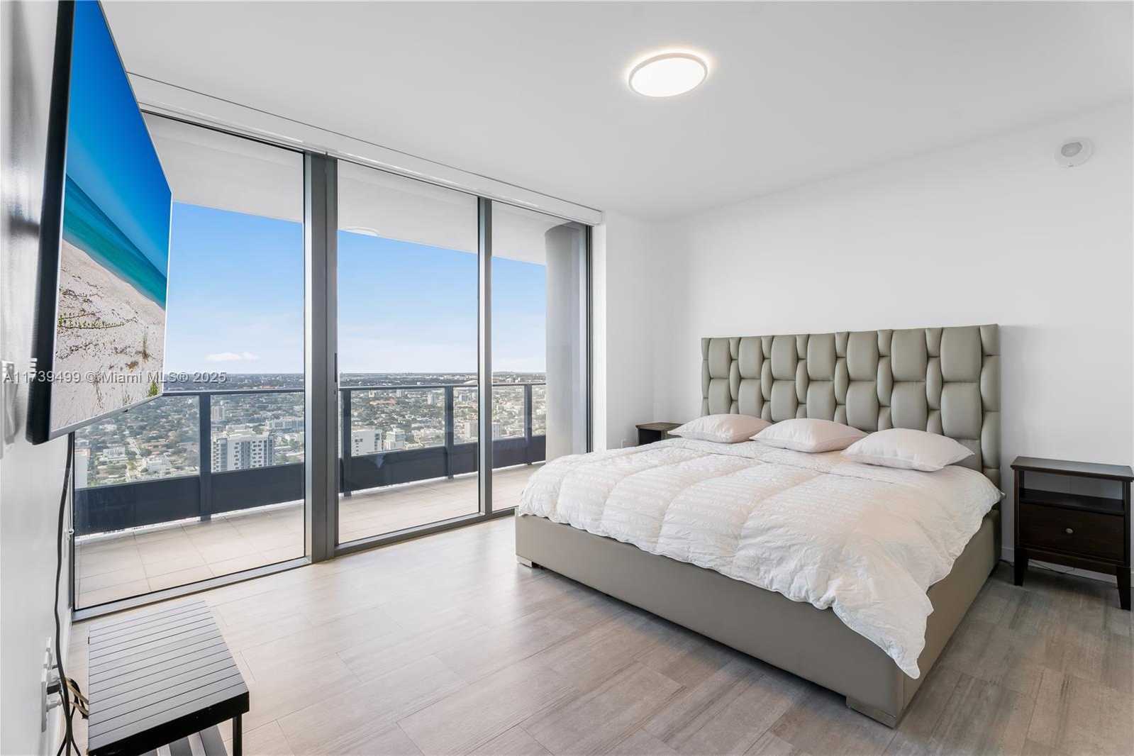 Small Image of 1000 BRICKELL PLZ #4806, Miami Number 12
