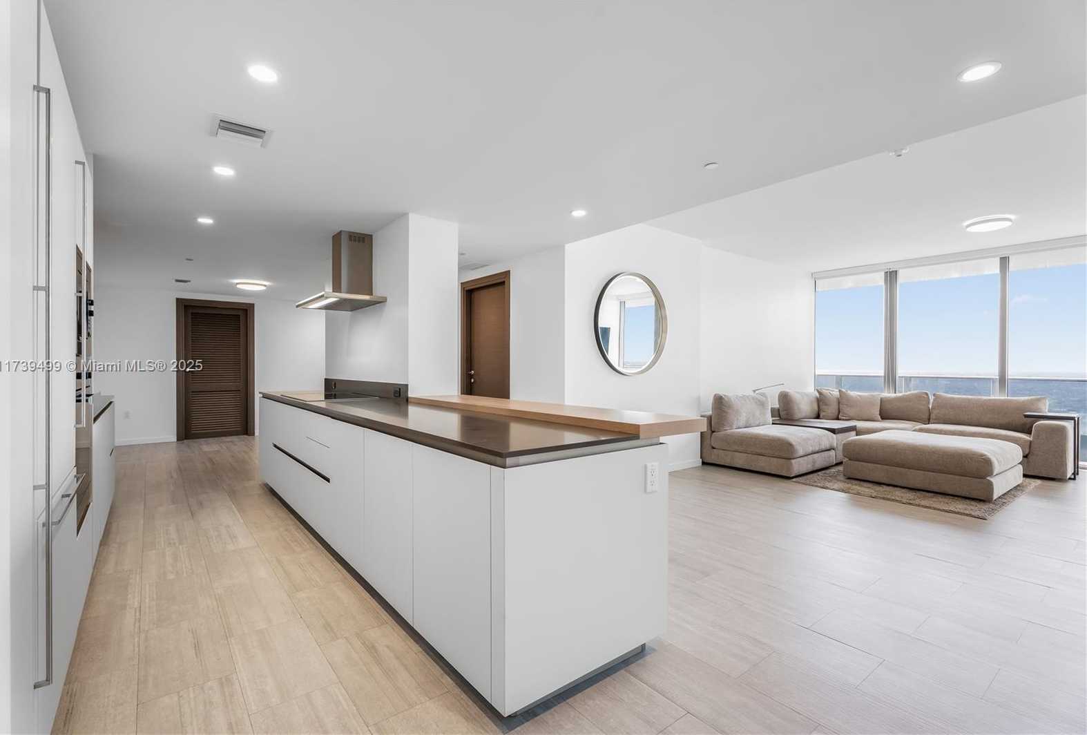 Small Image of 1000 BRICKELL PLZ #4806, Miami Number 2