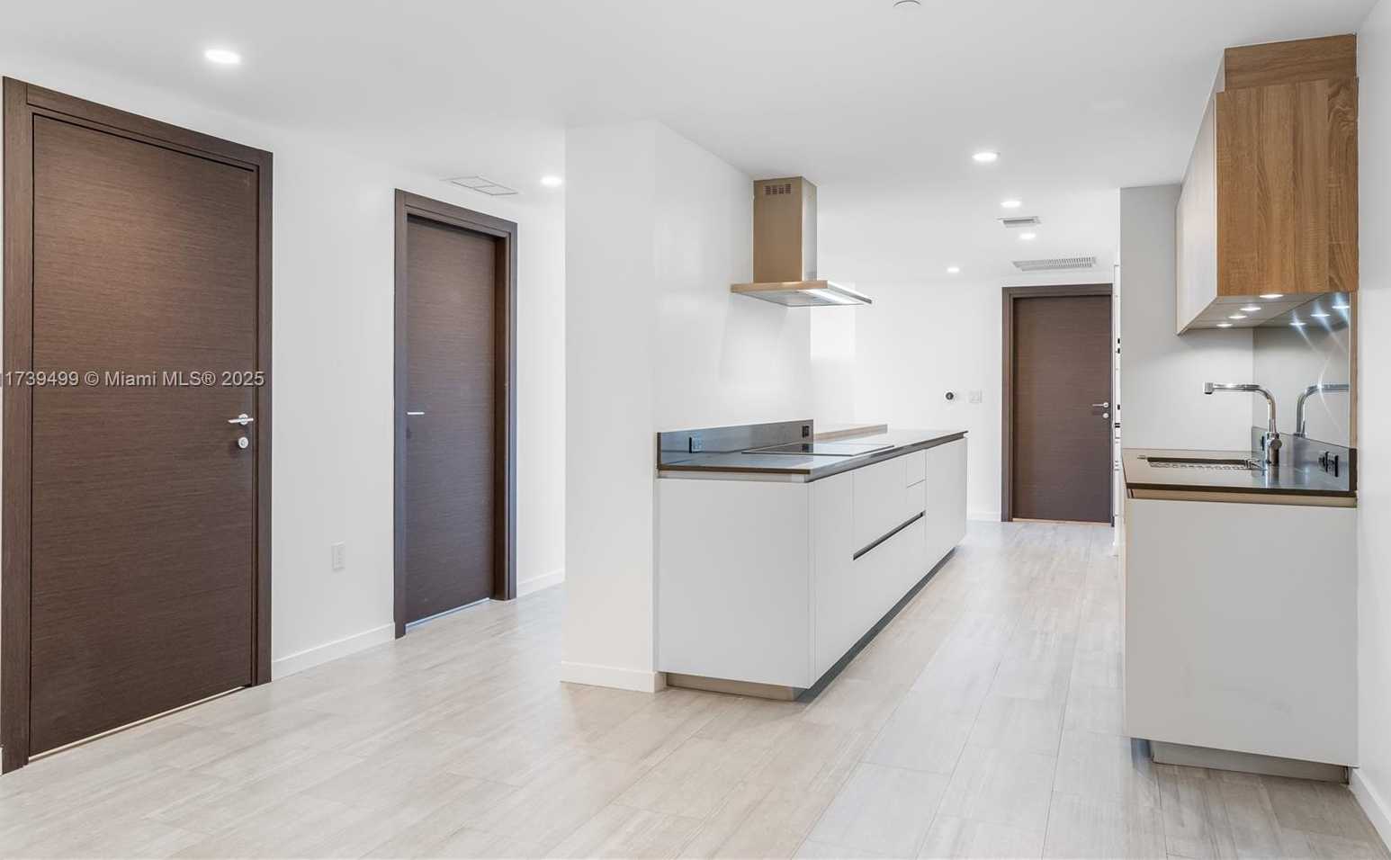 Small Image of 1000 BRICKELL PLZ #4806, Miami Number 3