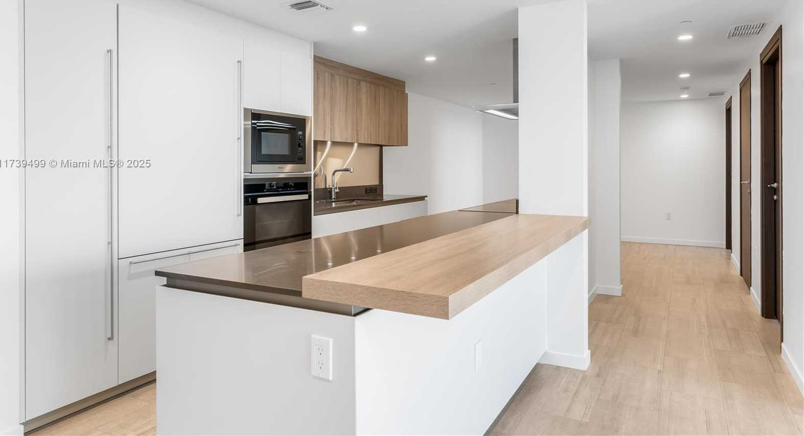 Small Image of 1000 BRICKELL PLZ #4806, Miami Number 4