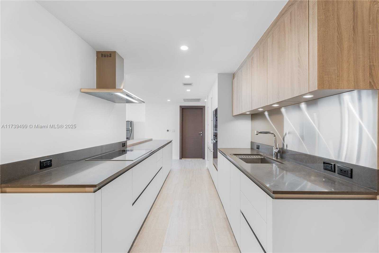 Small Image of 1000 BRICKELL PLZ #4806, Miami Number 5