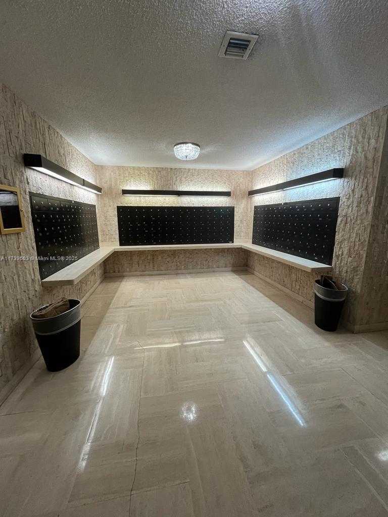 Small Image of 2500 PARKVIEW DR #1618, Hallandale Beach Number 10