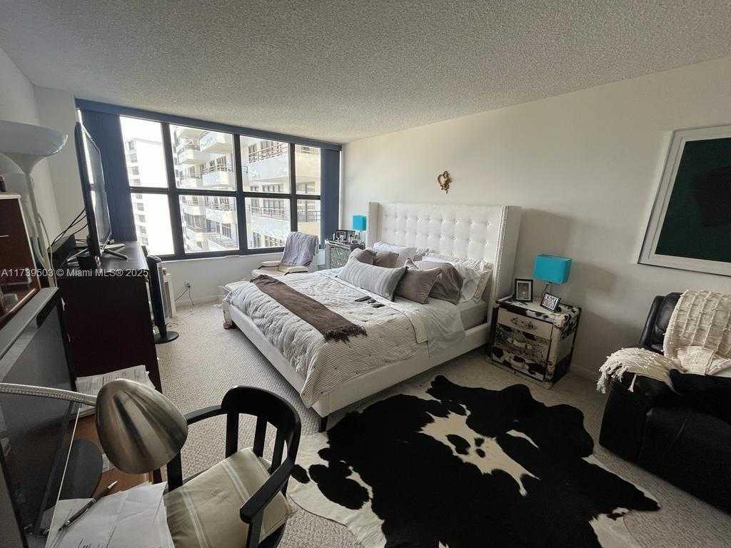 Small Image of 2500 PARKVIEW DR #1618, Hallandale Beach Number 17