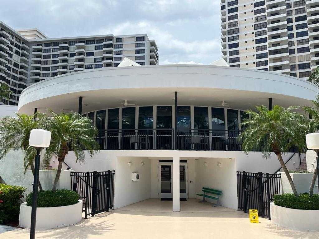 Small Image of 2500 PARKVIEW DR #1618, Hallandale Beach Number 2