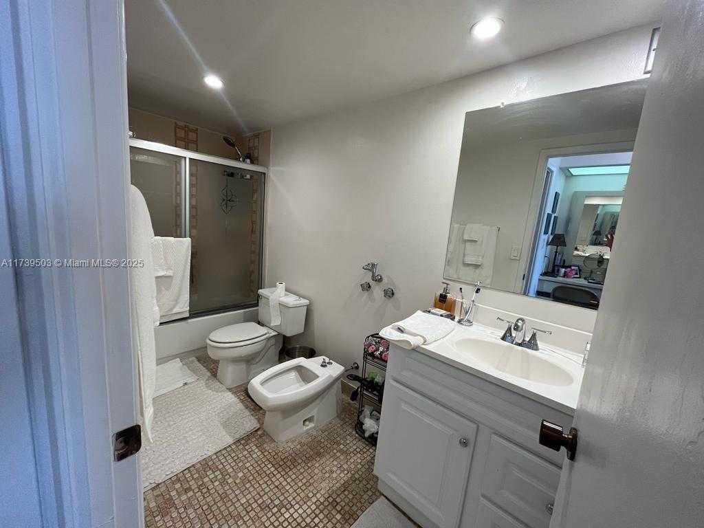 Small Image of 2500 PARKVIEW DR #1618, Hallandale Beach Number 20