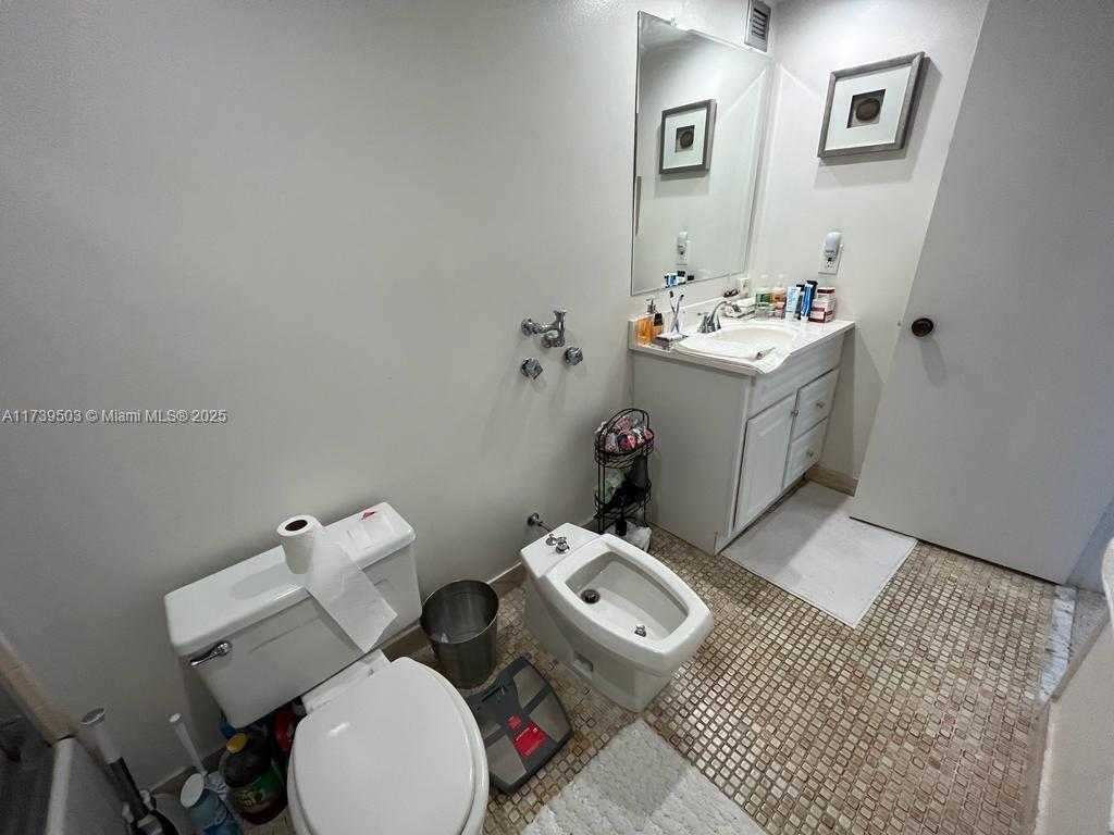 Small Image of 2500 PARKVIEW DR #1618, Hallandale Beach Number 21