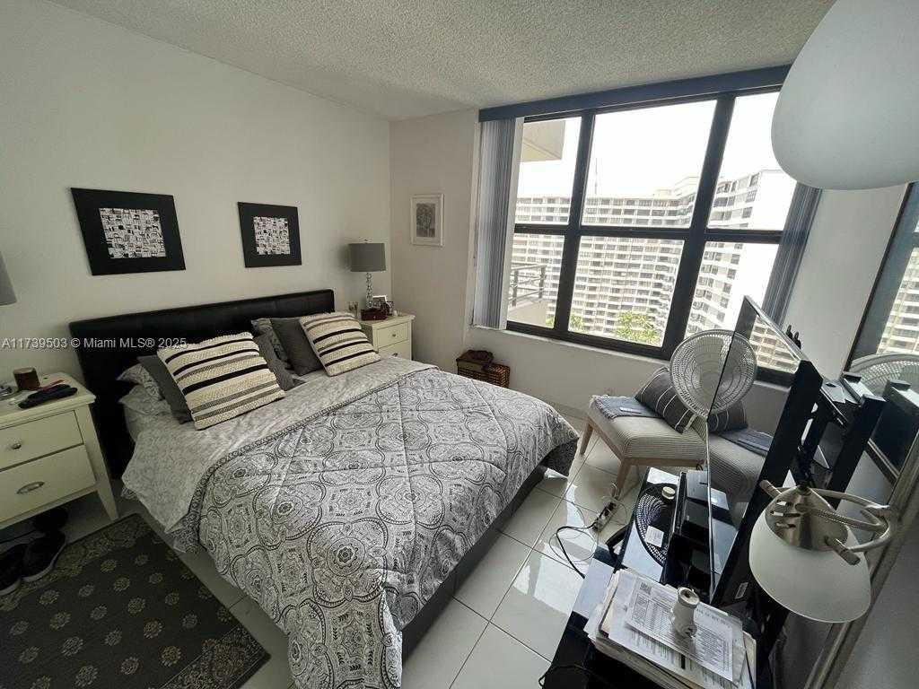Small Image of 2500 PARKVIEW DR #1618, Hallandale Beach Number 22
