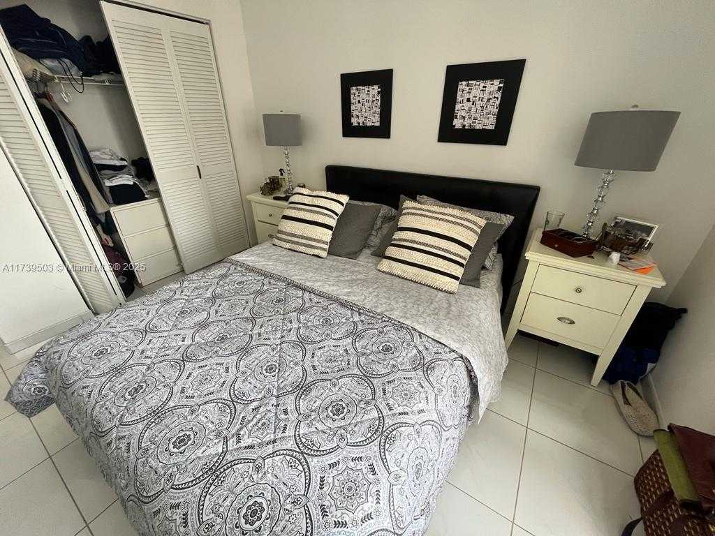 Small Image of 2500 PARKVIEW DR #1618, Hallandale Beach Number 23