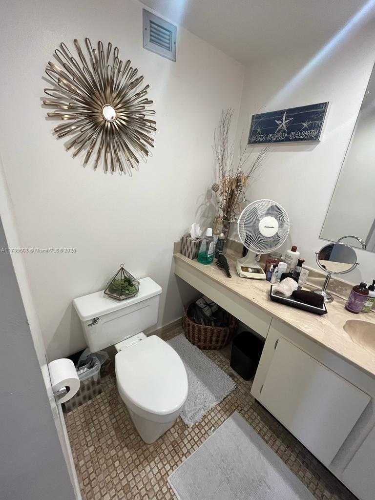 Small Image of 2500 PARKVIEW DR #1618, Hallandale Beach Number 24