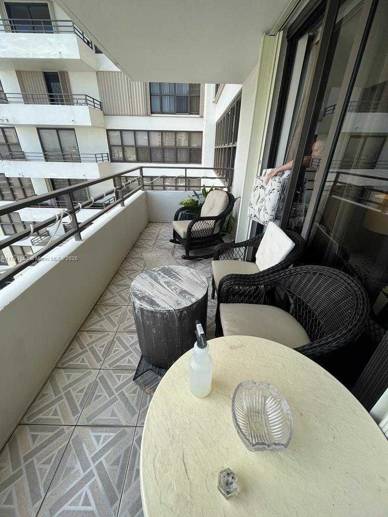 Small Image of 2500 PARKVIEW DR #1618, Hallandale Beach Number 27