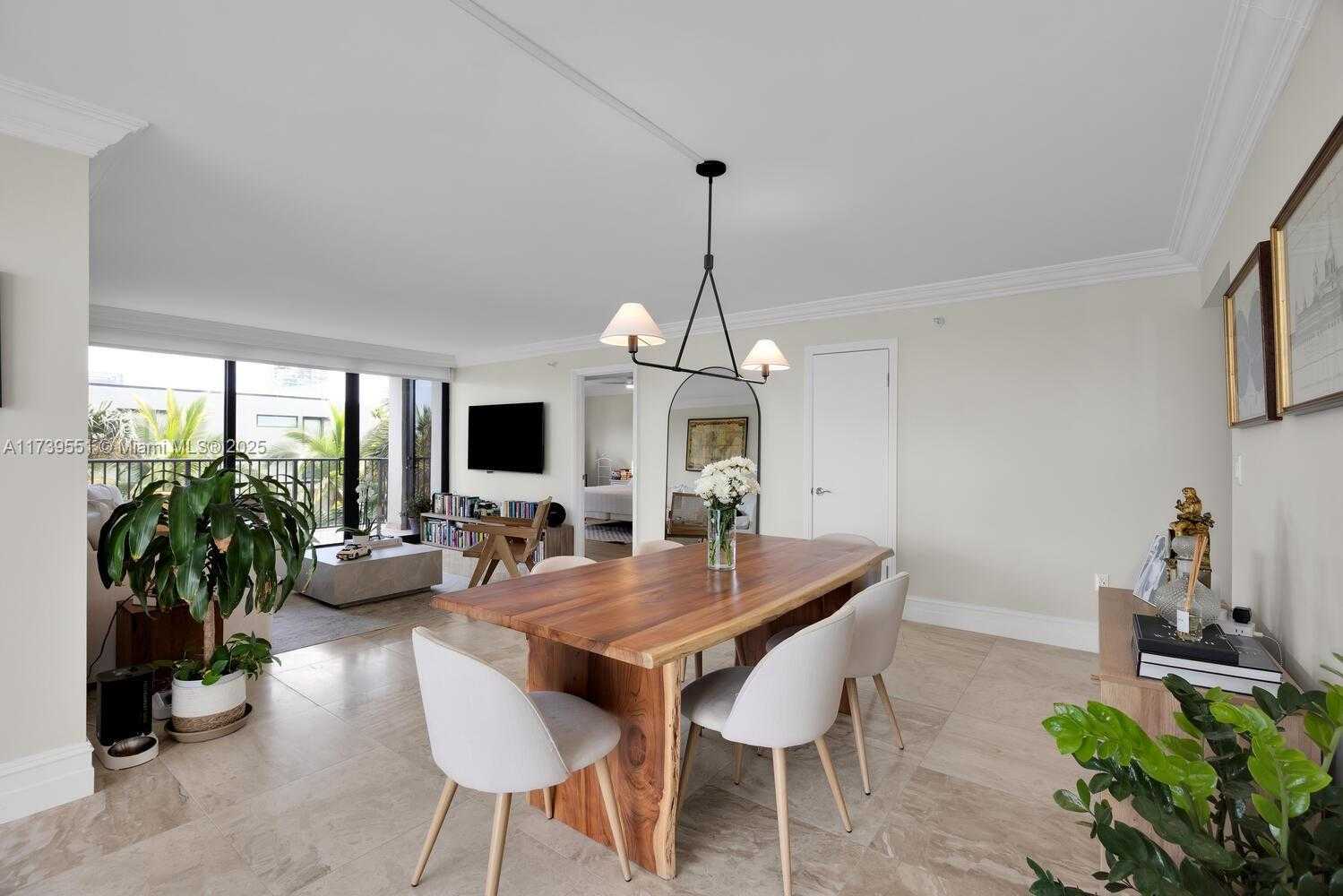 Small Image of 801 NORTH VENETIAN DR #201, Miami Number 10