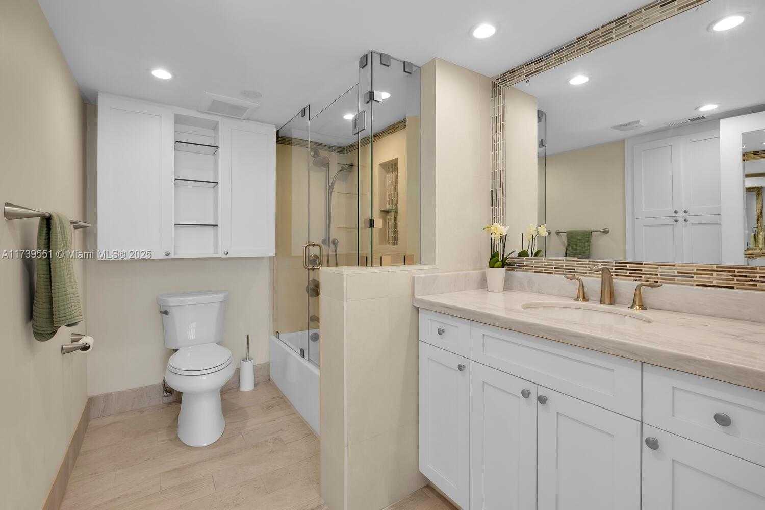 Small Image of 801 NORTH VENETIAN DR #201, Miami Number 31