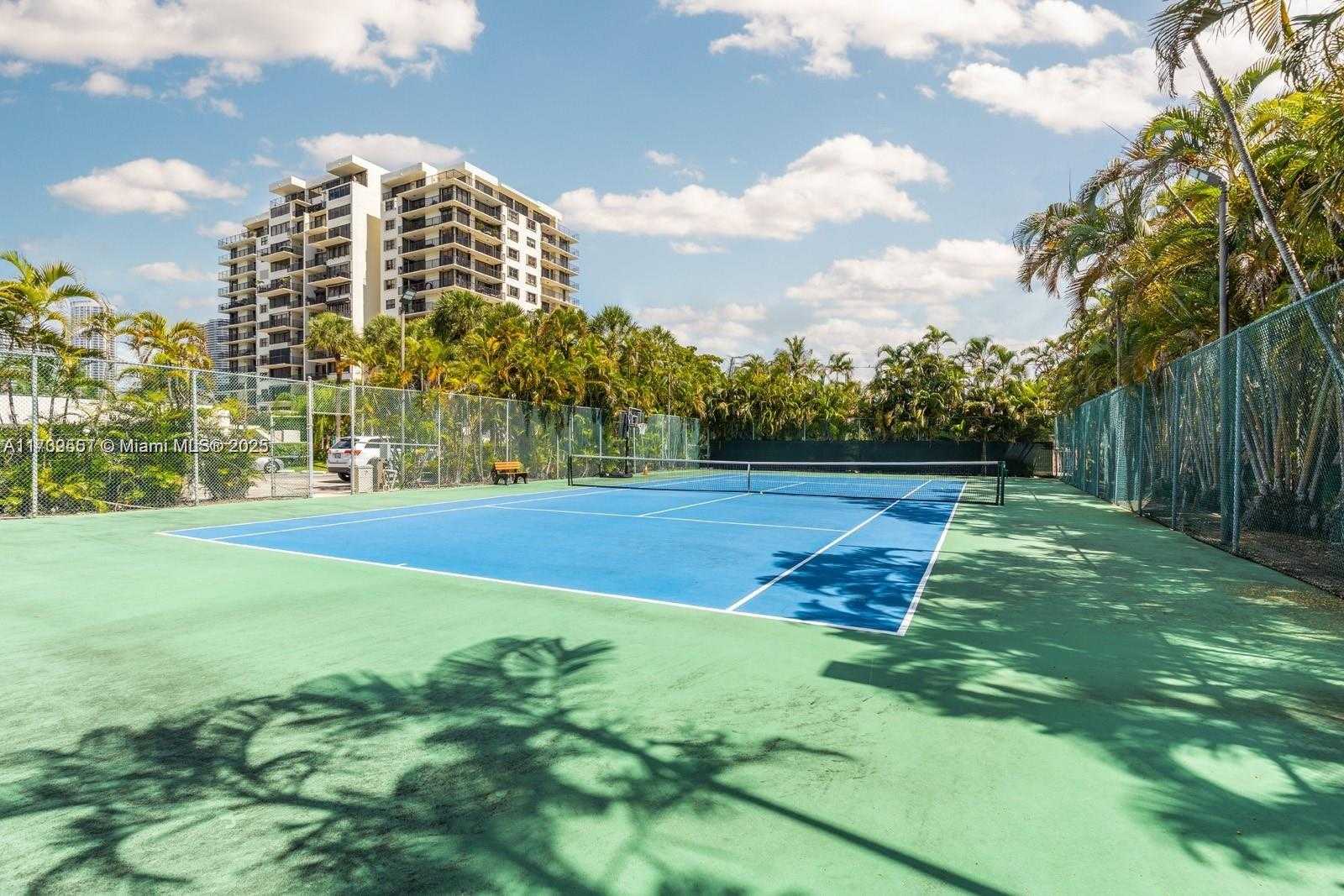 Small Image of 801 NORTH VENETIAN DR #201, Miami Number 40