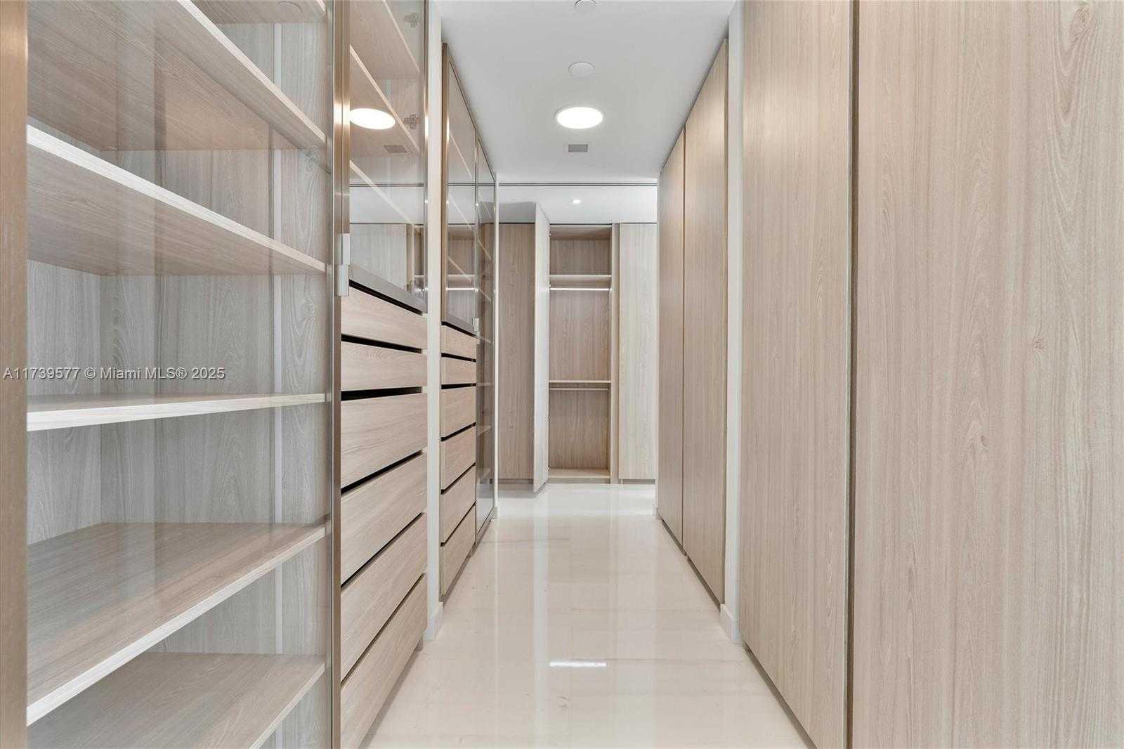 Small Image of 300 BISCAYNE BLVD WAY #2701, Miami Number 19