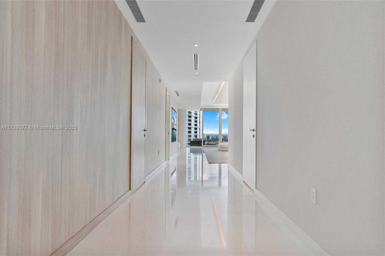 Small Image of 300 BISCAYNE BLVD WAY #2701, Miami Number 2