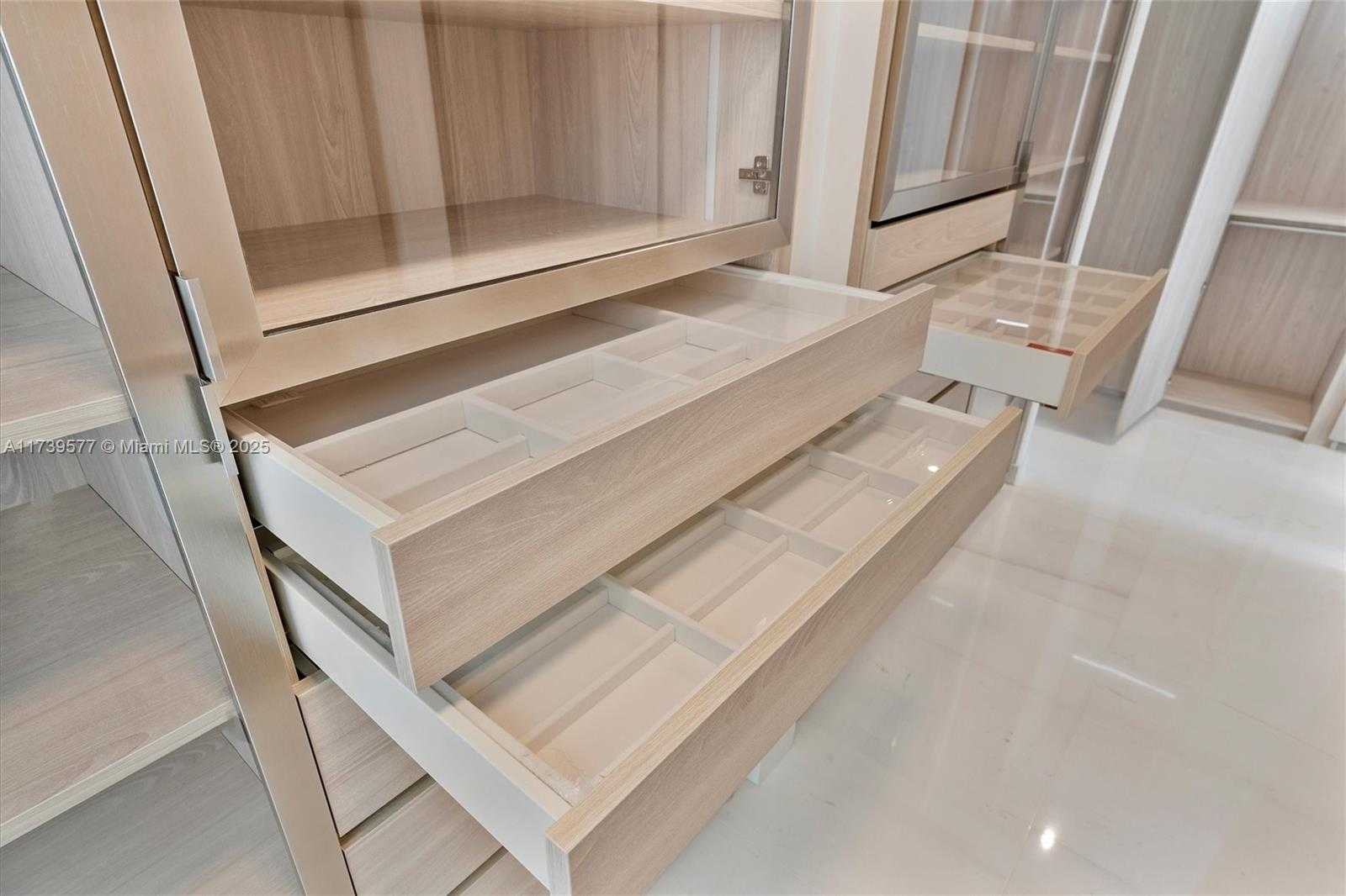 Small Image of 300 BISCAYNE BLVD WAY #2701, Miami Number 20