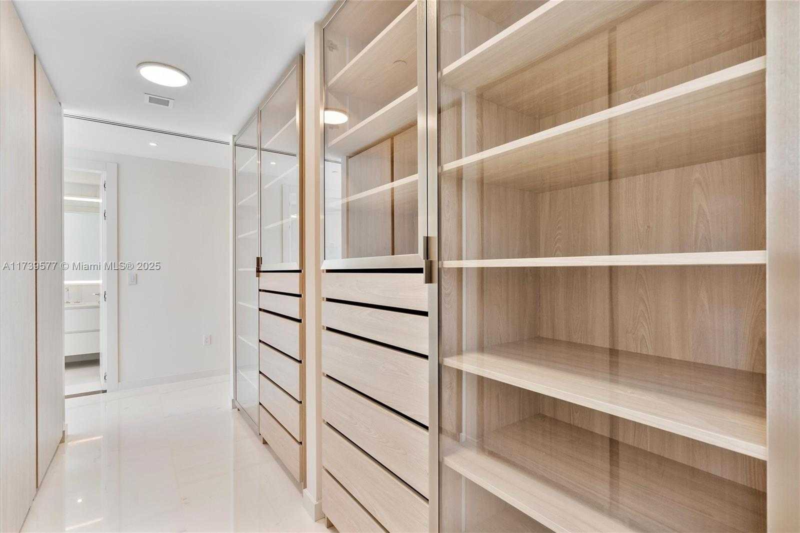 Small Image of 300 BISCAYNE BLVD WAY #2701, Miami Number 22