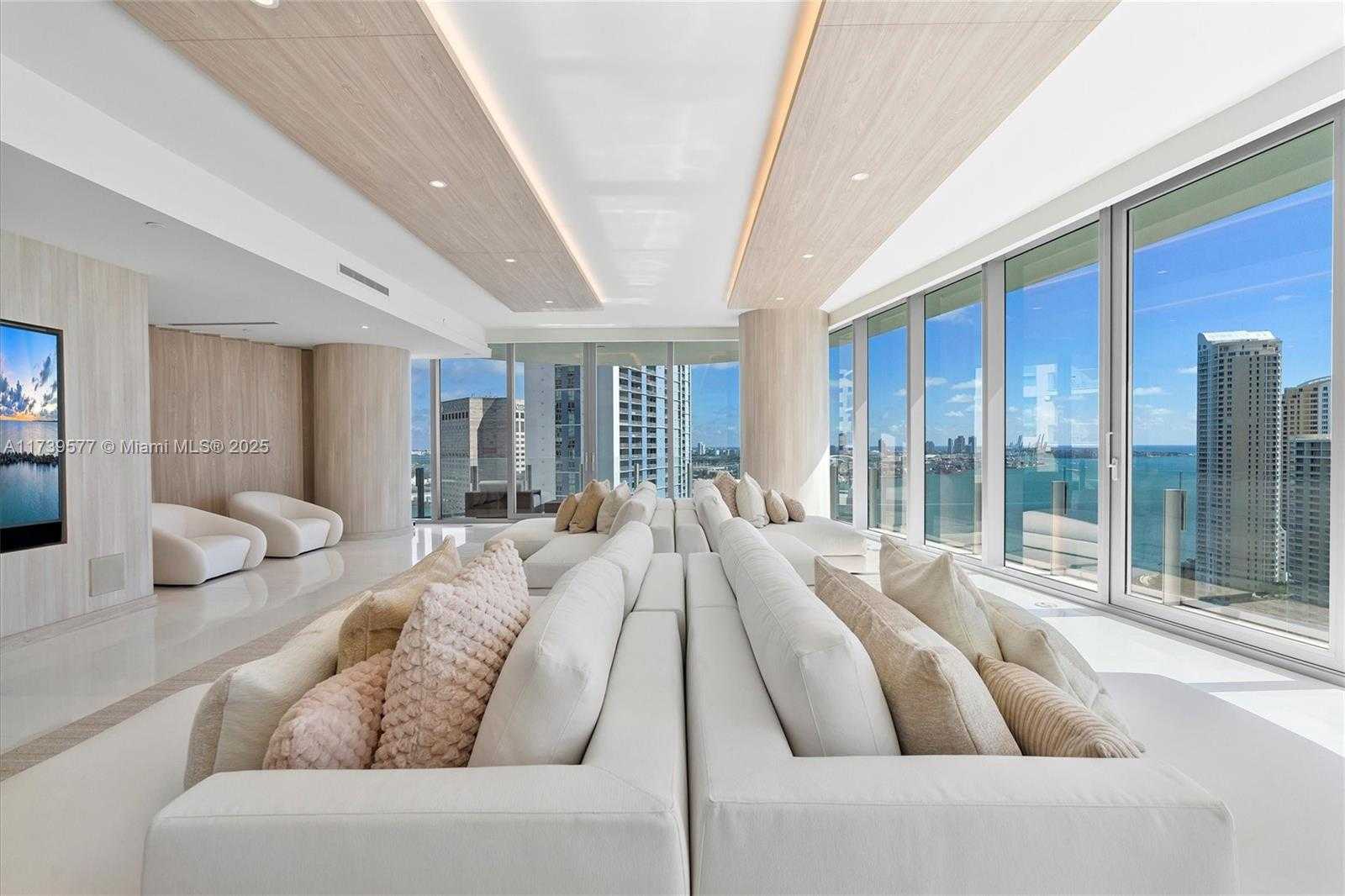 Small Image of 300 BISCAYNE BLVD WAY #2701, Miami Number 3