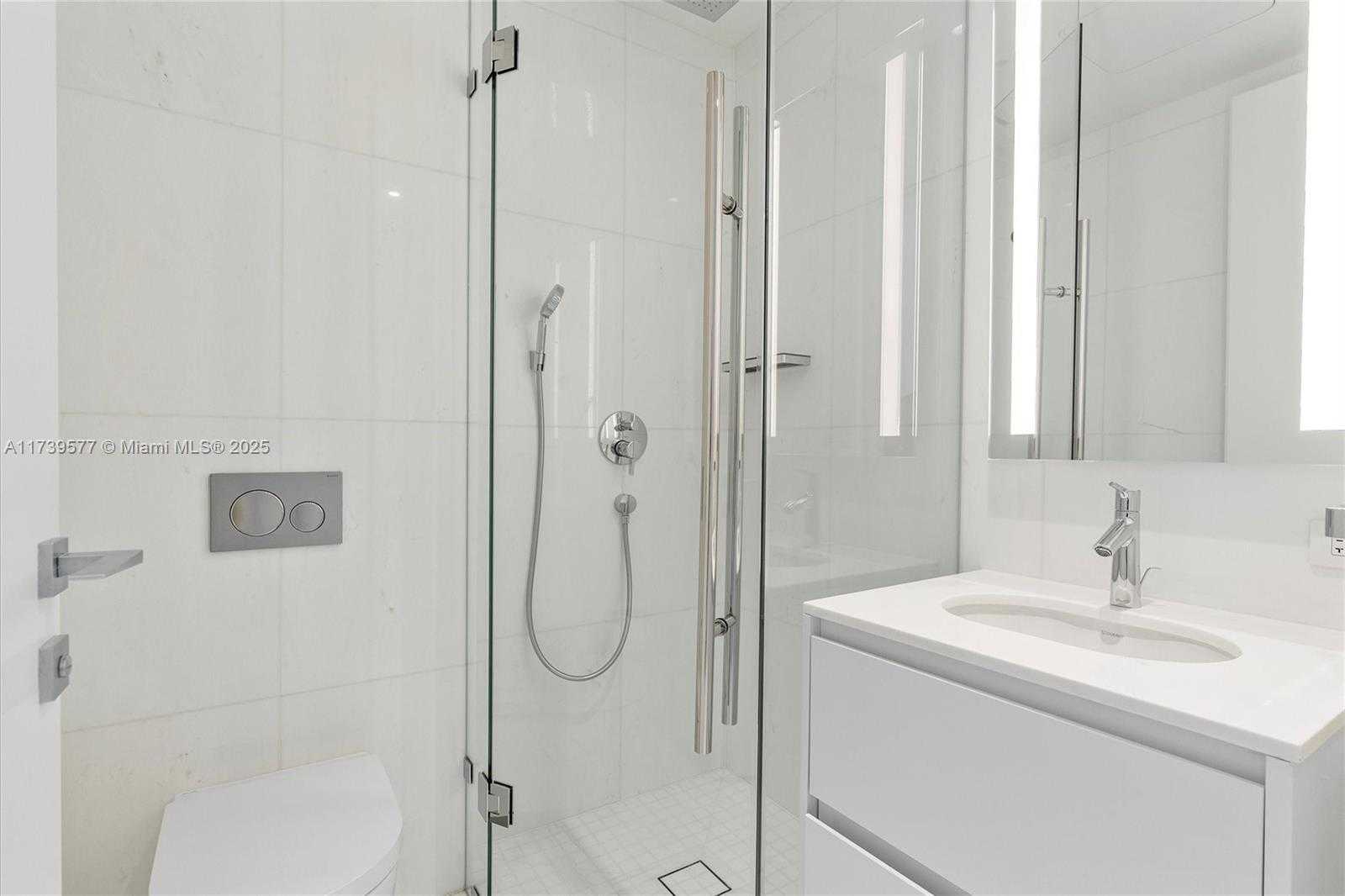 Small Image of 300 BISCAYNE BLVD WAY #2701, Miami Number 33