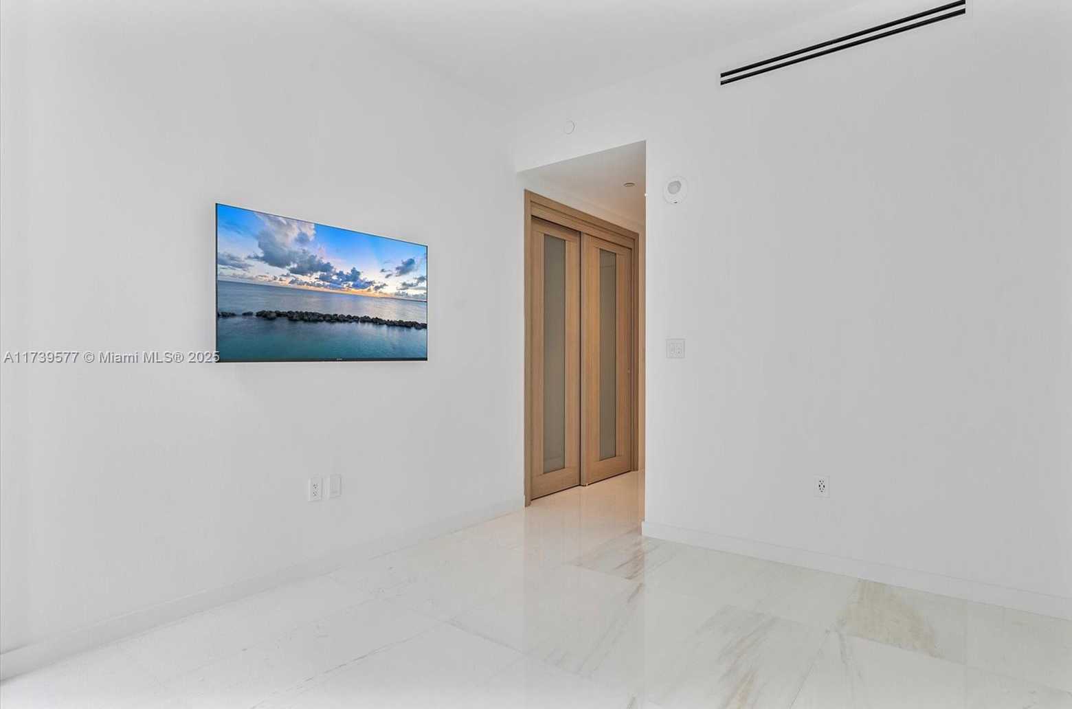 Small Image of 300 BISCAYNE BLVD WAY #2701, Miami Number 34