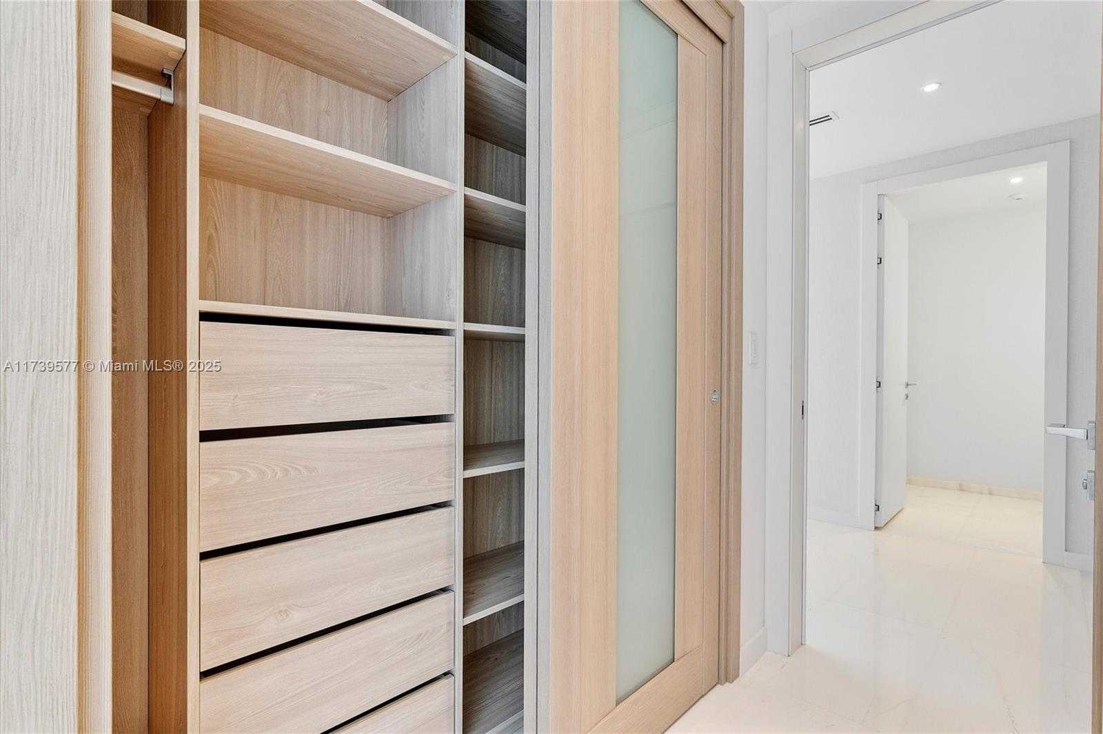 Small Image of 300 BISCAYNE BLVD WAY #2701, Miami Number 35