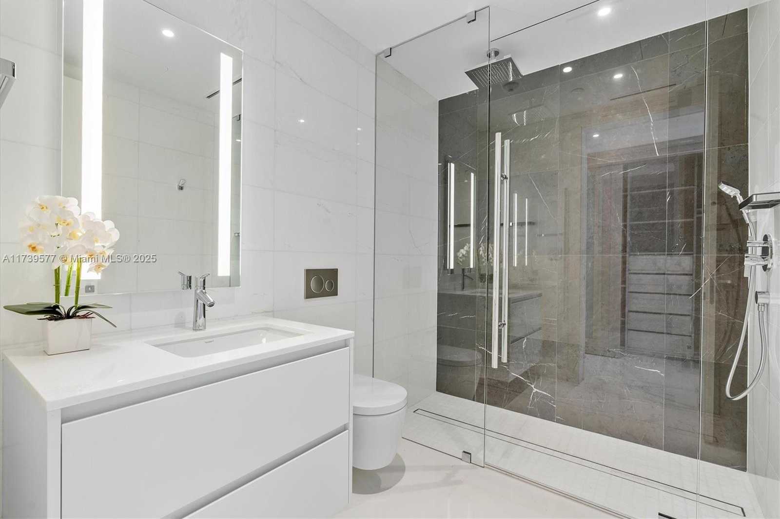Small Image of 300 BISCAYNE BLVD WAY #2701, Miami Number 36