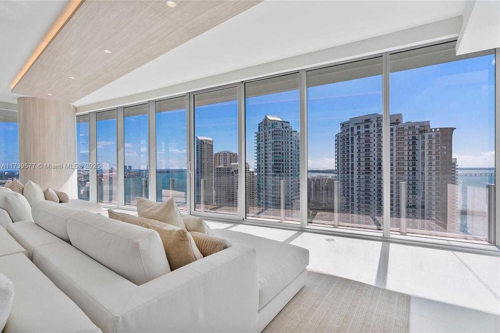 Small Image of 300 BISCAYNE BLVD WAY #2701, Miami Number 4