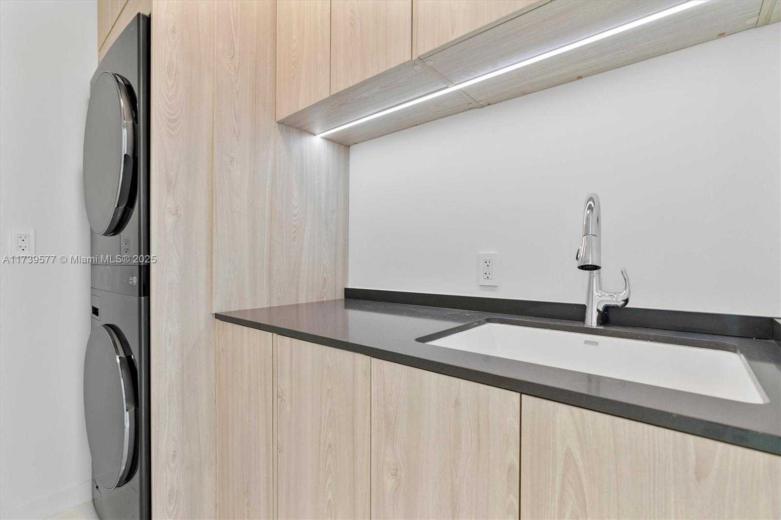 Small Image of 300 BISCAYNE BLVD WAY #2701, Miami Number 42
