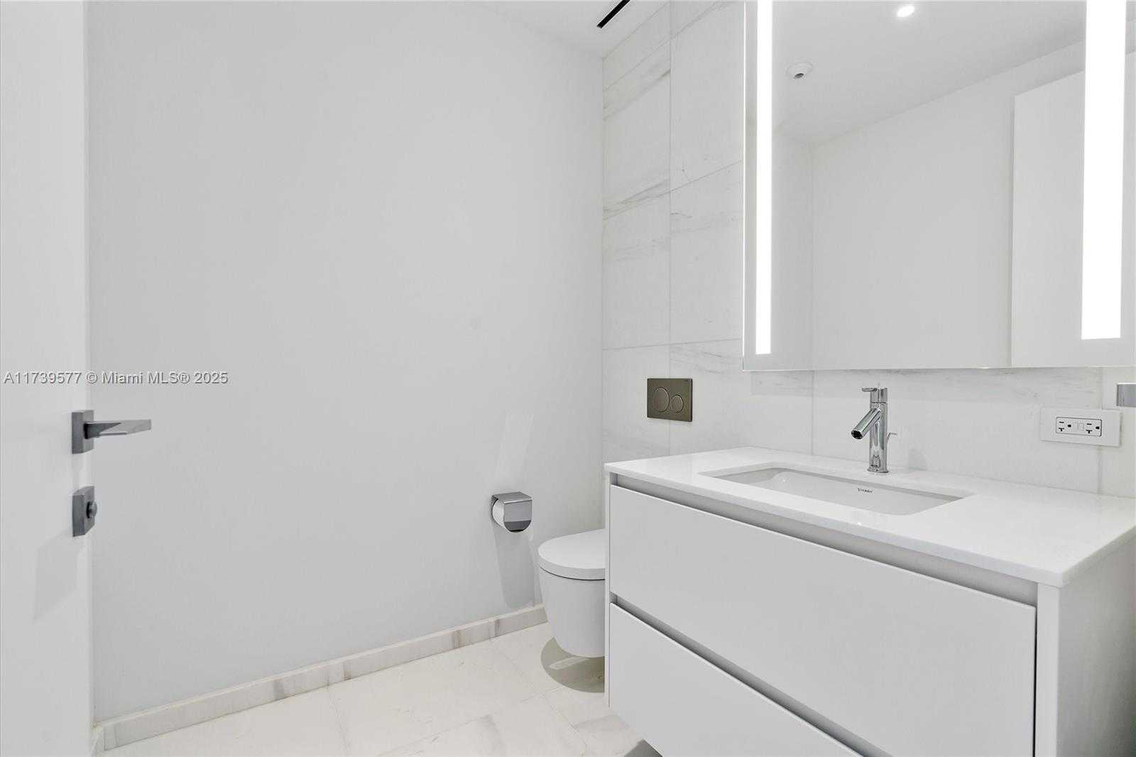 Small Image of 300 BISCAYNE BLVD WAY #2701, Miami Number 43