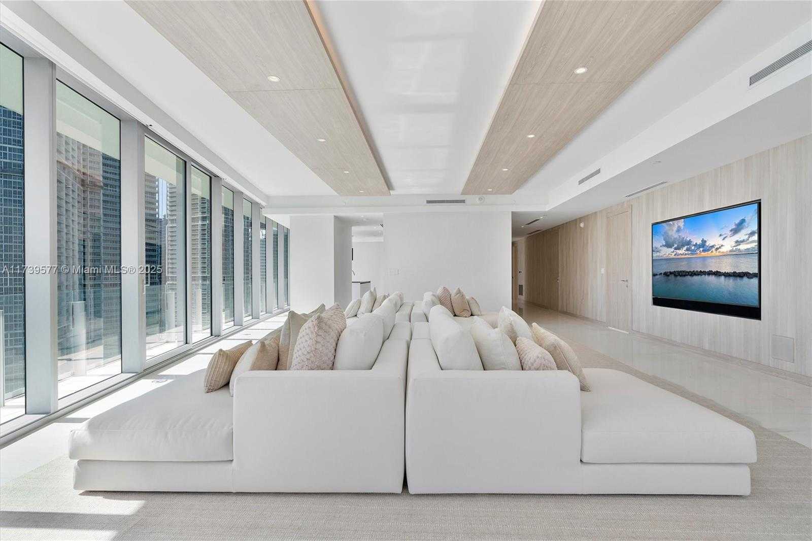 Small Image of 300 BISCAYNE BLVD WAY #2701, Miami Number 9