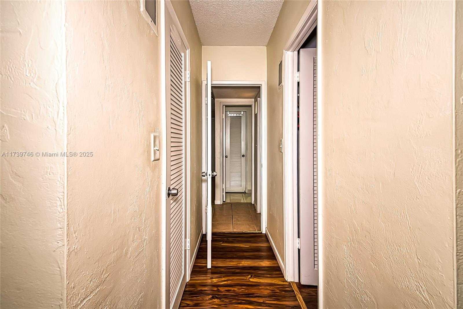 Small Image of Building B, 19380 Collins Ave, Sunny Isles Beach, FL 33160, USA Number 22