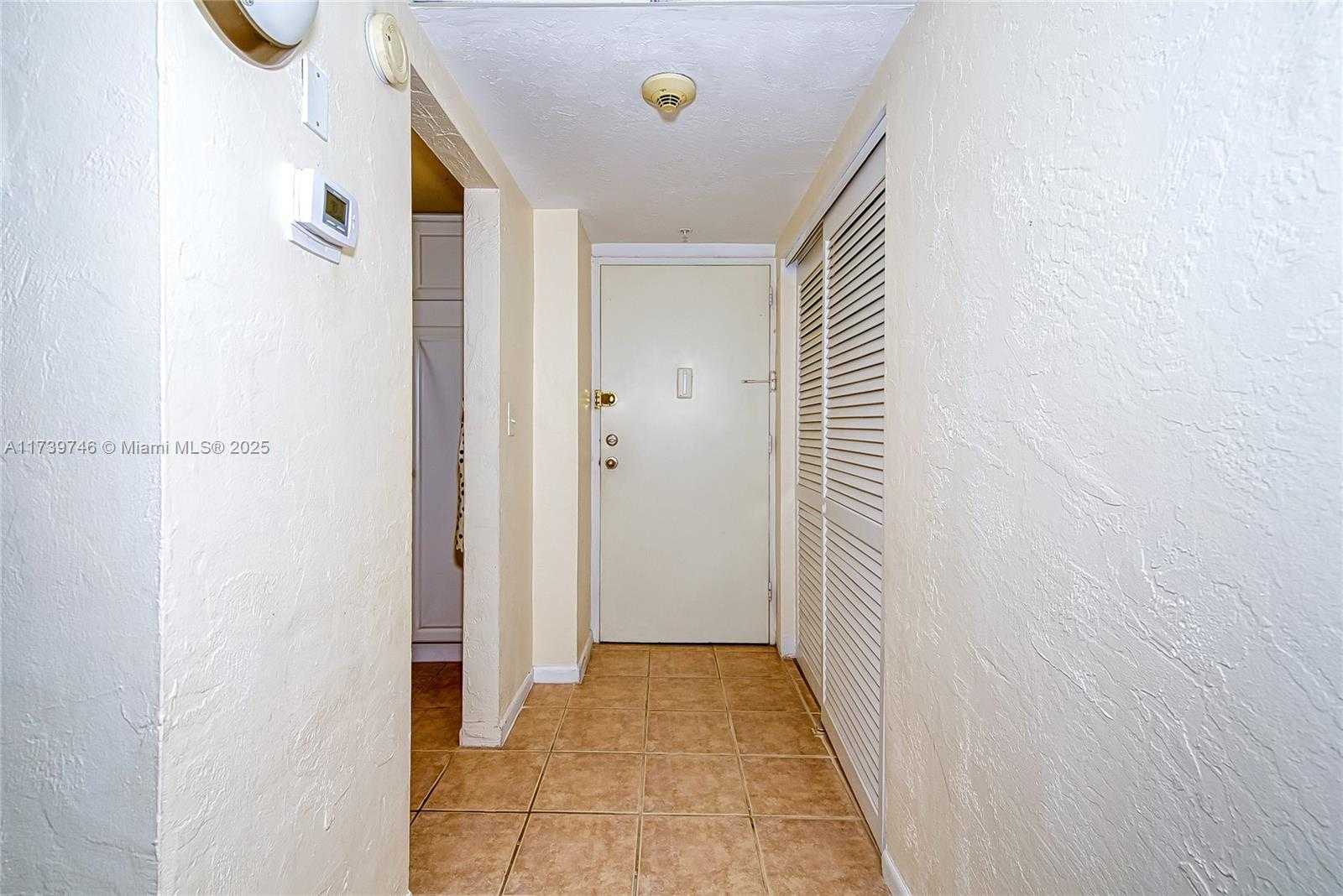 Small Image of Building B, 19380 Collins Ave, Sunny Isles Beach, FL 33160, USA Number 23
