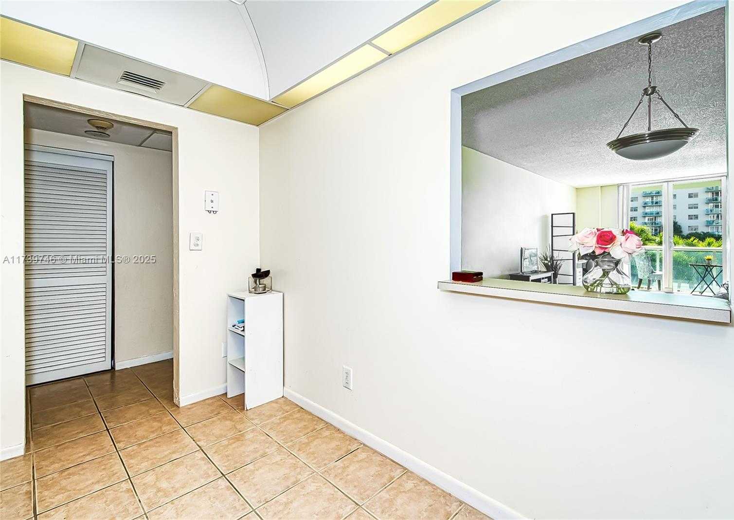 Small Image of Building B, 19380 Collins Ave, Sunny Isles Beach, FL 33160, USA Number 8