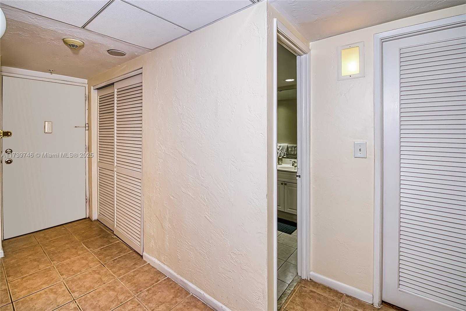 Small Image of Building B, 19380 Collins Ave, Sunny Isles Beach, FL 33160, USA Number 9