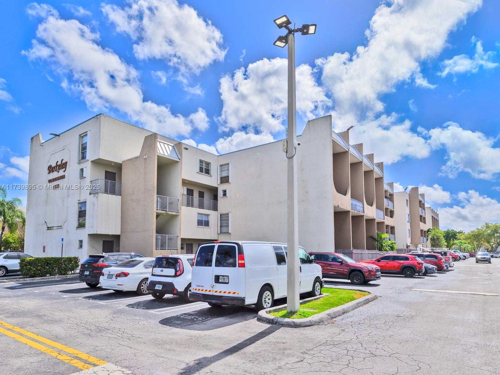Small Image of 10900 SW 104th St, Miami, FL 33176, USA Number 13