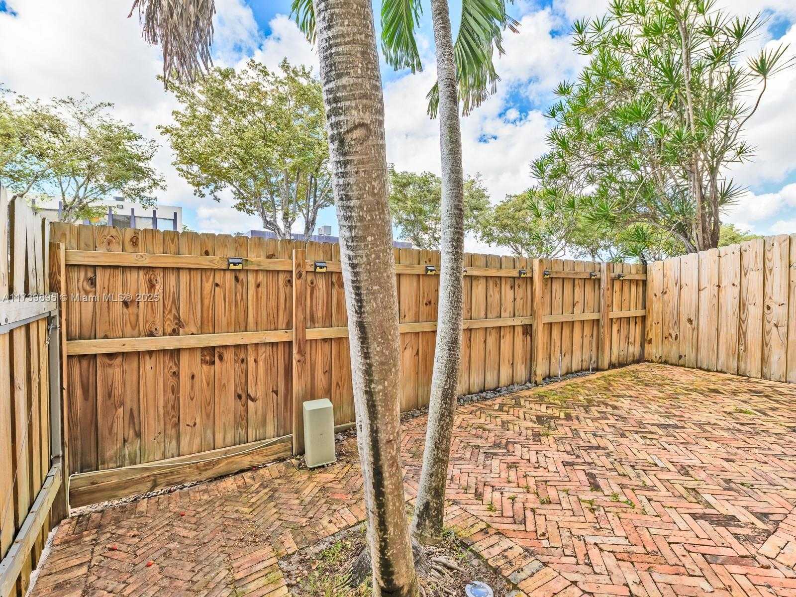 Small Image of 10900 SW 104th St, Miami, FL 33176, USA Number 19