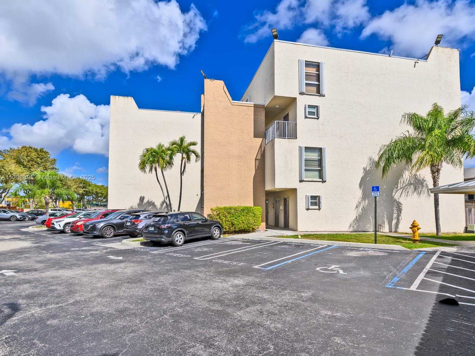 Small Image of 10900 SW 104th St, Miami, FL 33176, USA Number 20
