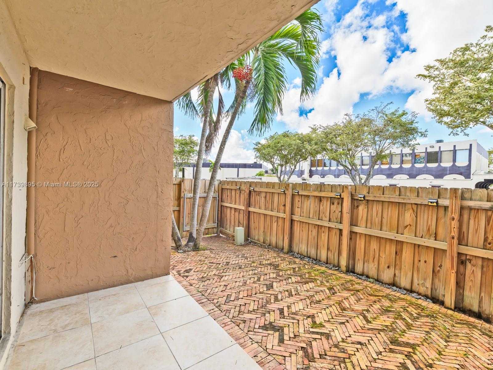 Small Image of 10900 SW 104th St, Miami, FL 33176, USA Number 28