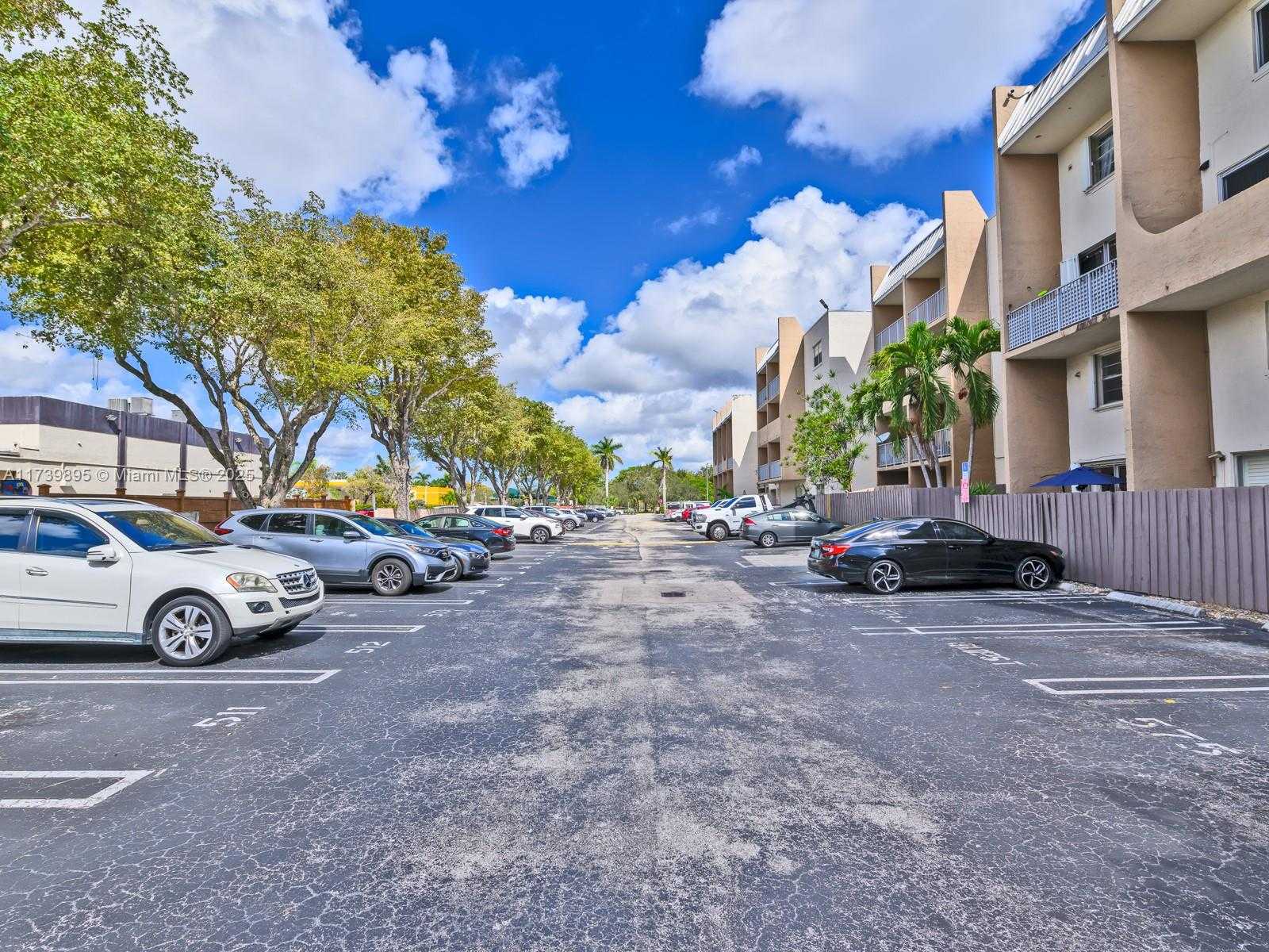Small Image of 10900 SW 104th St, Miami, FL 33176, USA Number 31