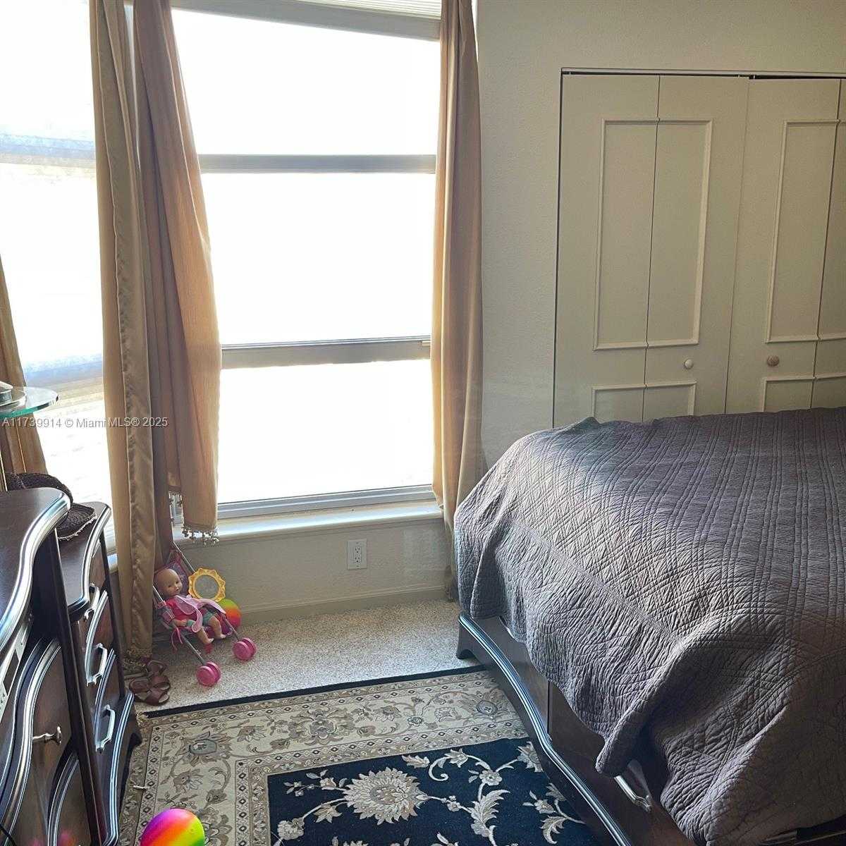 Small Image of 3500 MYSTIC POINTE DR #3505, Aventura Number 25
