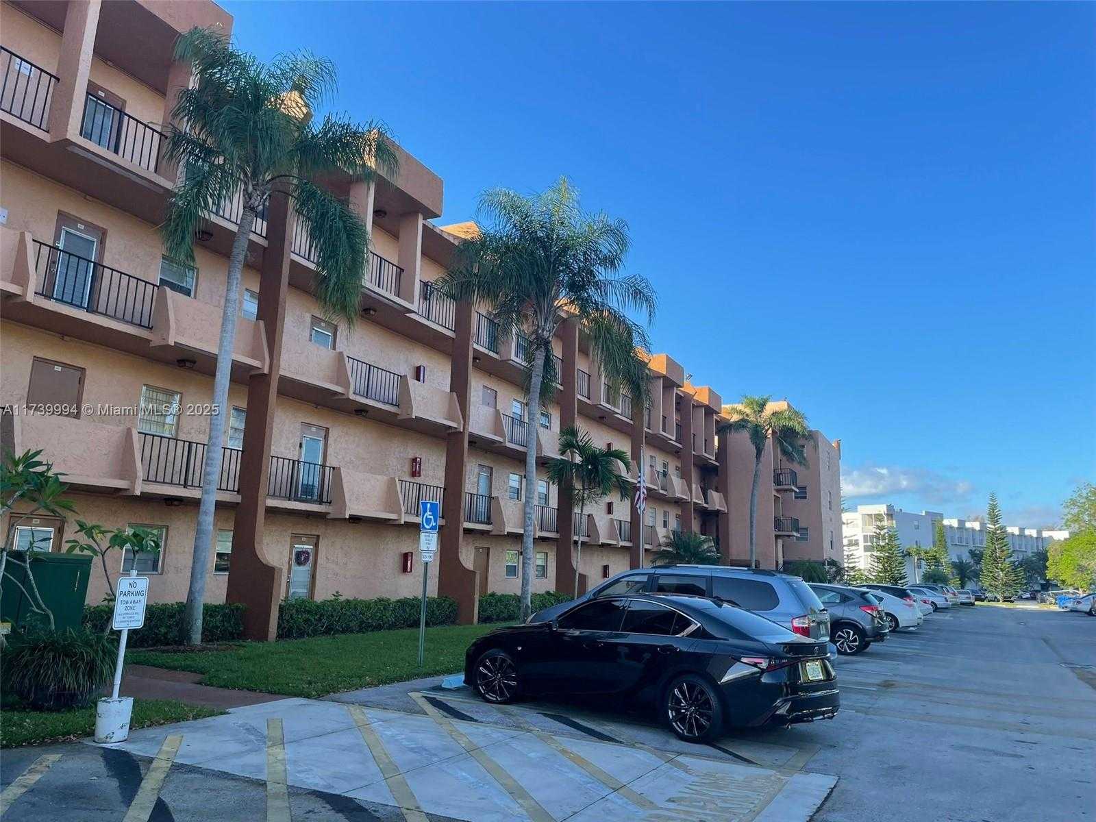 Small Image of 3050 EAST SUNRISE LAKES DR #324, Sunrise Number 17