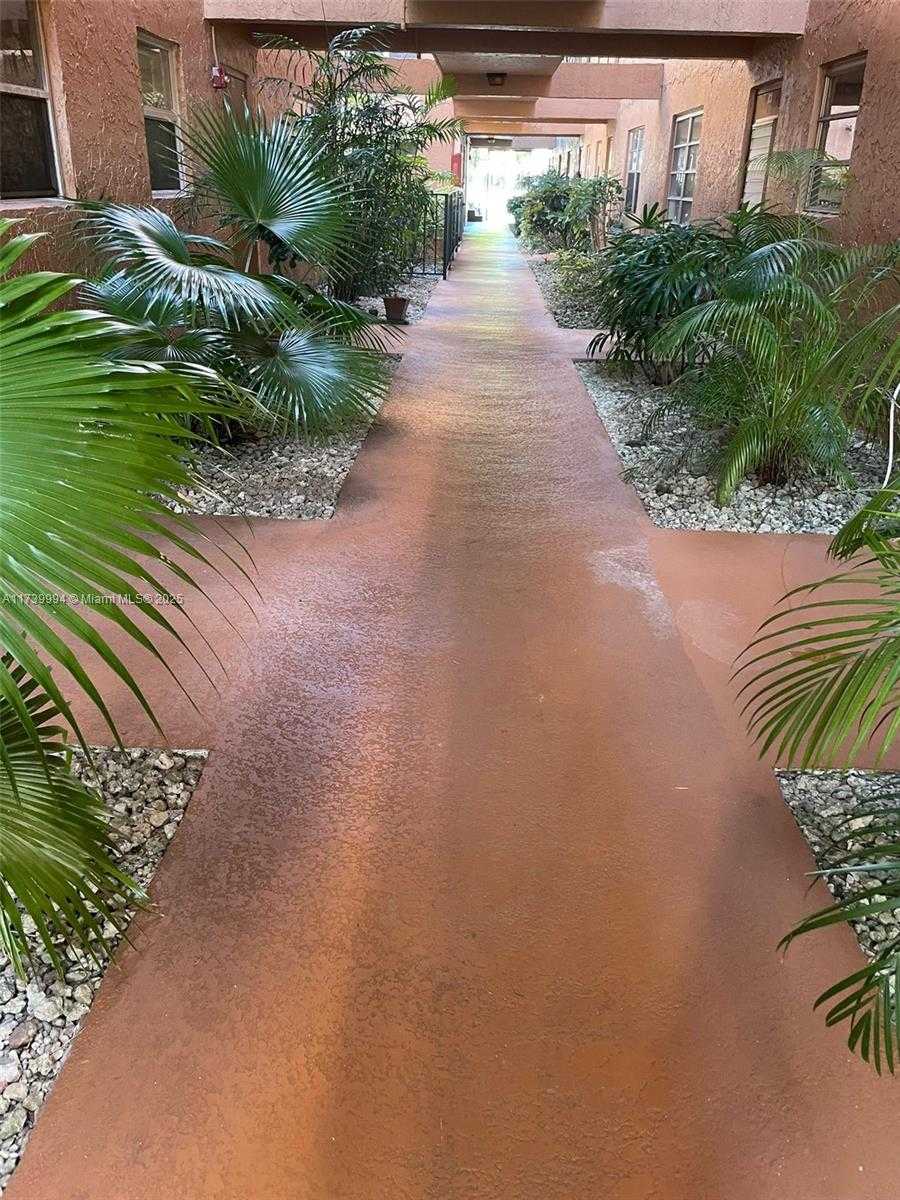 Small Image of 3050 EAST SUNRISE LAKES DR #324, Sunrise Number 18