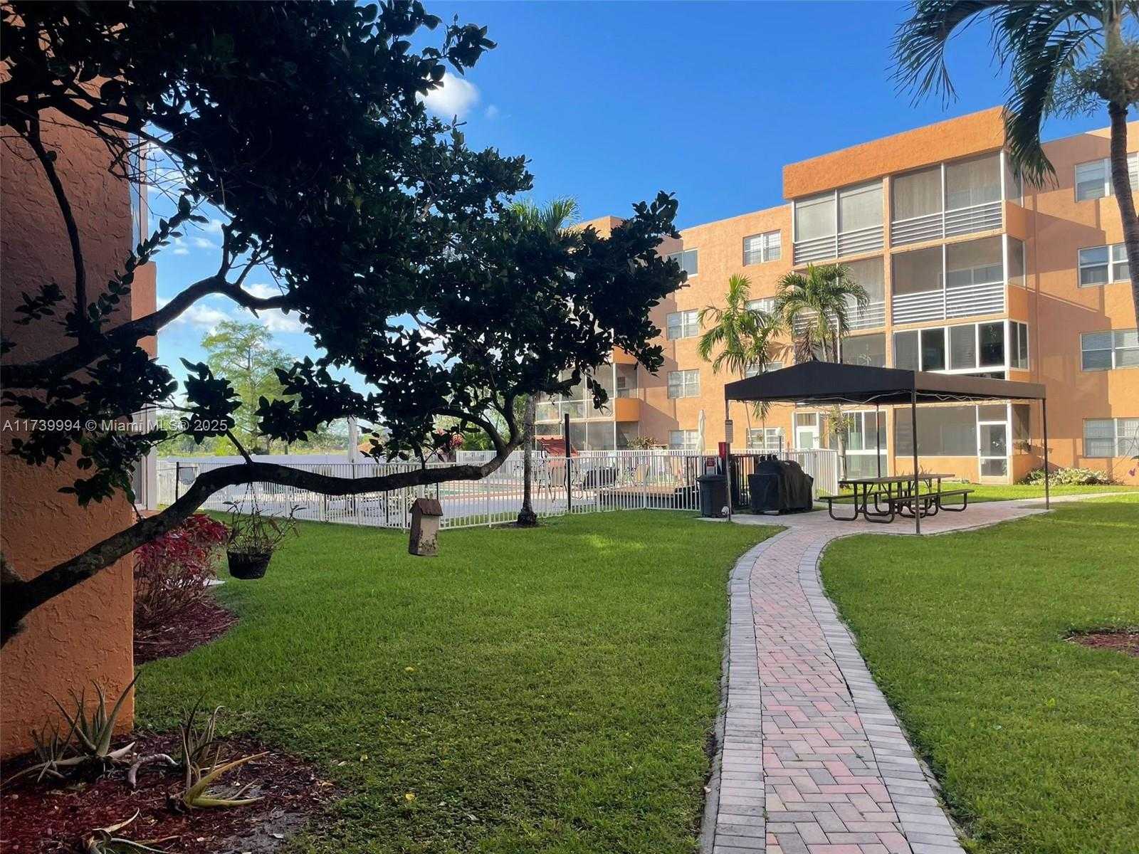 Small Image of 3050 EAST SUNRISE LAKES DR #324, Sunrise Number 19