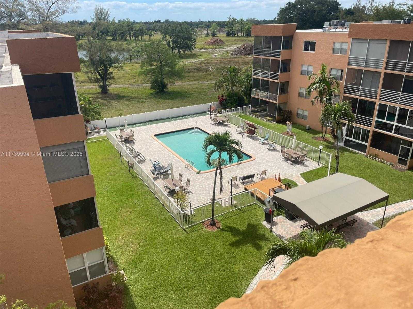 Small Image of 3050 EAST SUNRISE LAKES DR #324, Sunrise Number 27