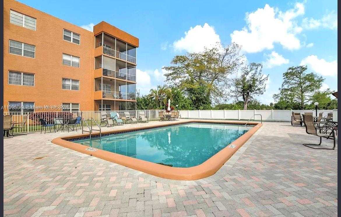 Small Image of 3050 EAST SUNRISE LAKES DR #324, Sunrise Number 31