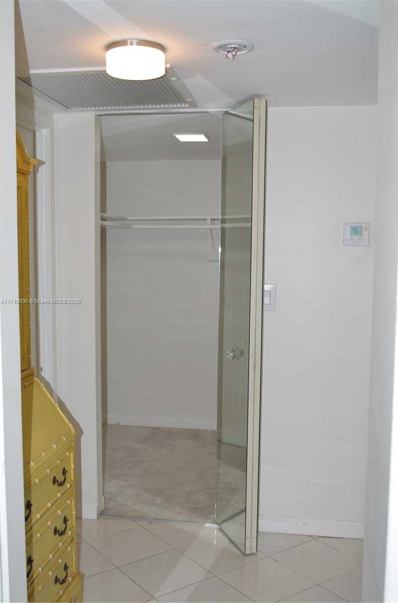 Small Image of 231 174TH ST #2402, Sunny Isles Beach Number 19