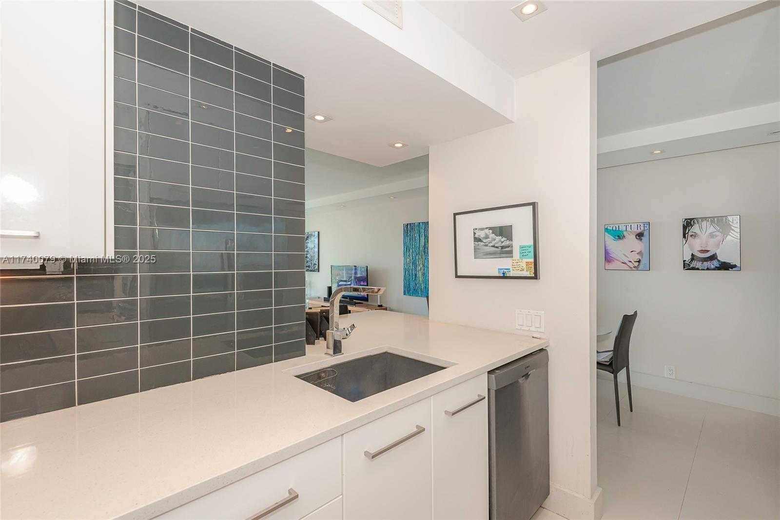 Small Image of 1000 WEST AVE #1009, Miami Beach Number 10