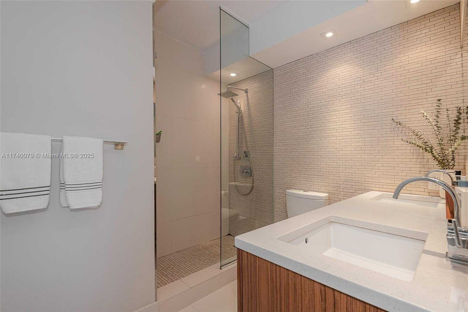 Small Image of 1000 WEST AVE #1009, Miami Beach Number 17