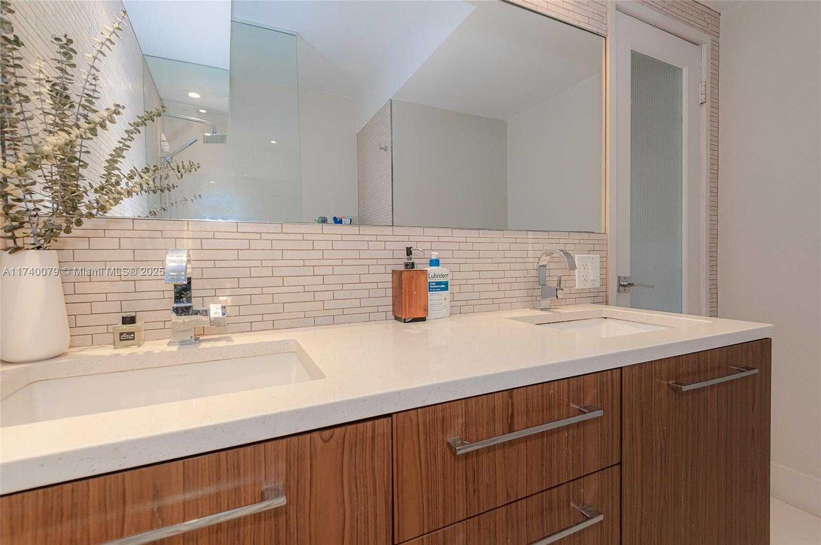 Small Image of 1000 WEST AVE #1009, Miami Beach Number 18