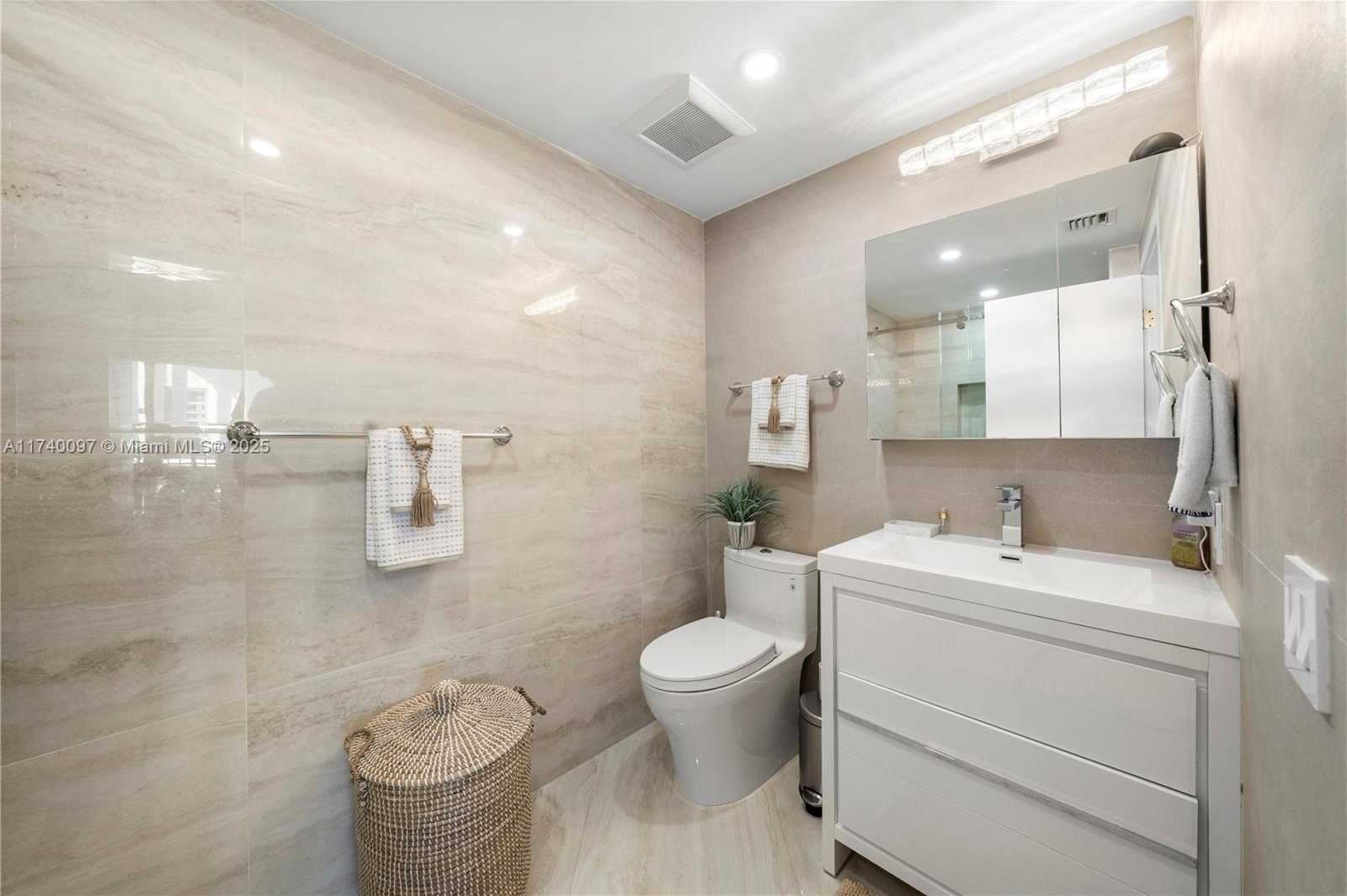 Small Image of 701 BRICKELL KEY BLVD #707, Miami Number 14